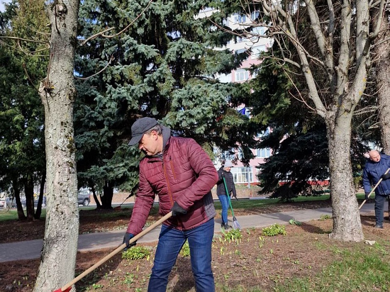 Лифтостроители на городском субботнике!
