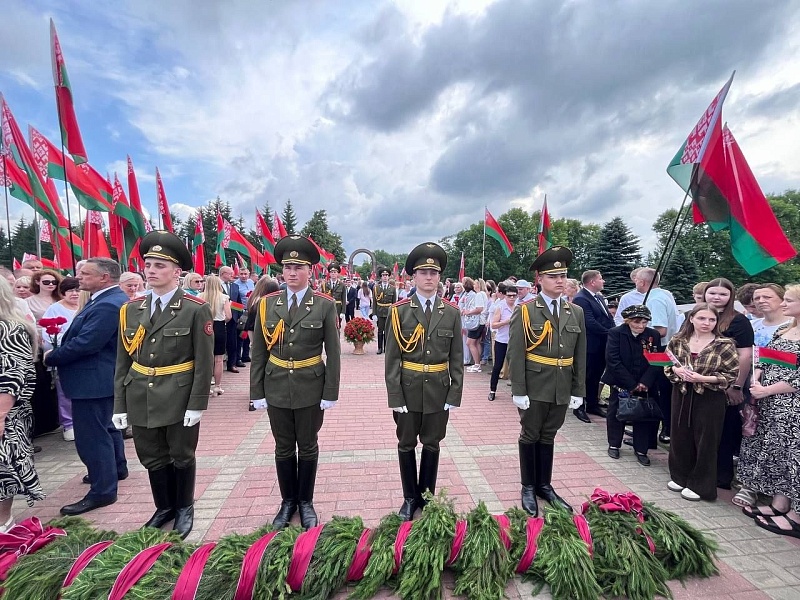 Эхо войны, голос памяти: «Могилевлифтмаш» на митинге «Звон скорби».