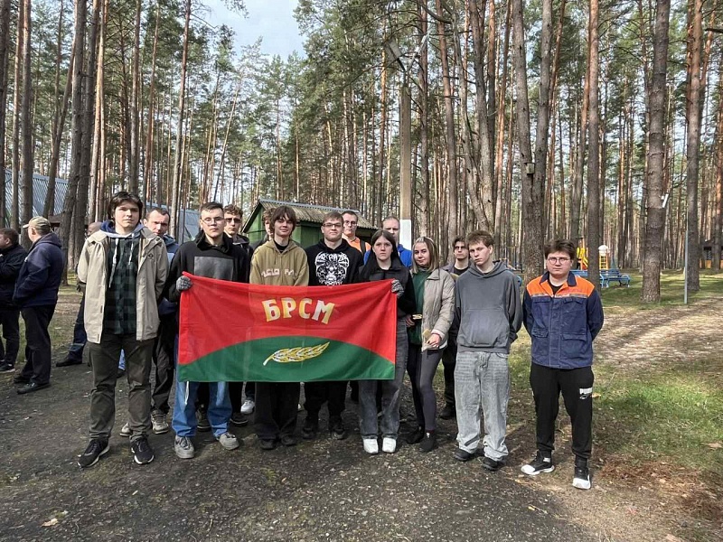 МОЛОДЕЖЬ МОГИЛЕВЛИФТМАШ БЛАГОУСТРАИВАЕТ БАЗУ ОТДЫХА В ЧЕЧЕВИЧАХ!
