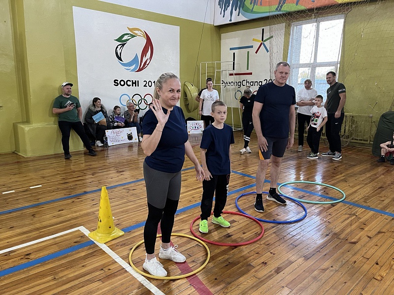 спортивный праздник «Мама, папа, я — спортивная семья»