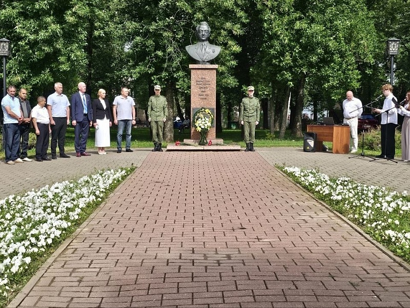 ПАМЯТЬ О КАЖДОМ ГЕРОЕ — В НАШИХ СЕРДЦАХ!