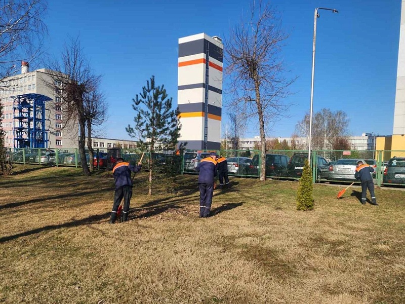 Хозяйский подход: коллектив ОАО «Могилевлифтмаш» благоустраивает заводскую территорию