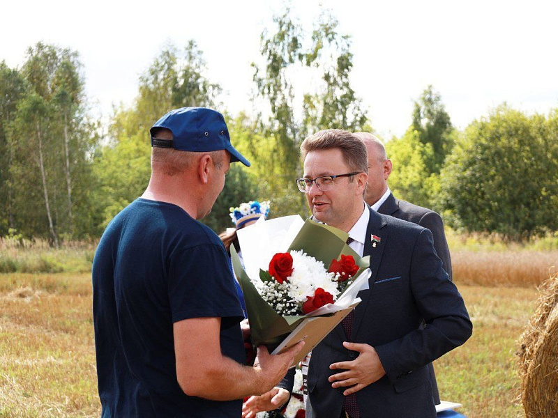 Чествование хлеборобов на полях СК "Дуброва"