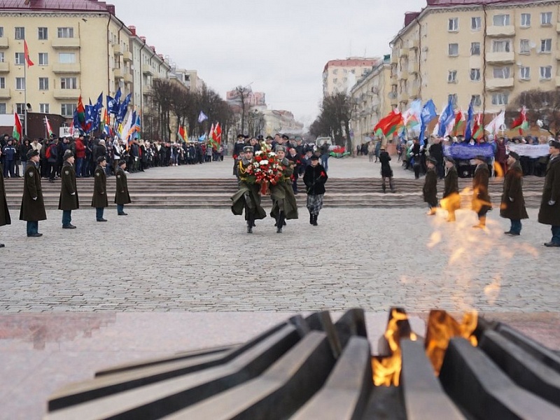 Торжественное возложение цветов, посвященное Дню защитников Отечества и Вооруженных сил Республики Беларусь
