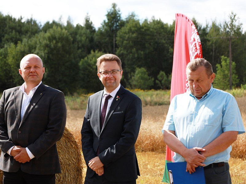 Чествование хлеборобов на полях СК "Дуброва"