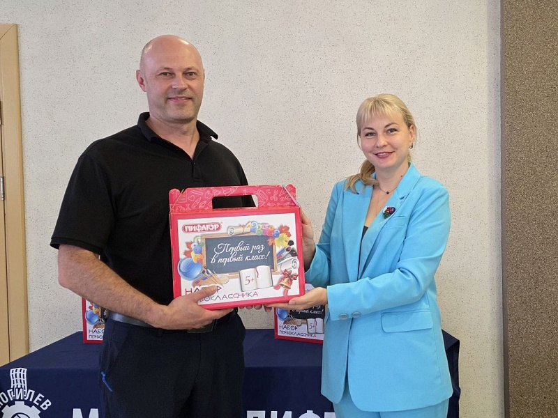 "В школу - с Белой Русью": Поздравления первоклассникам от "Могилевлифтмаш"!