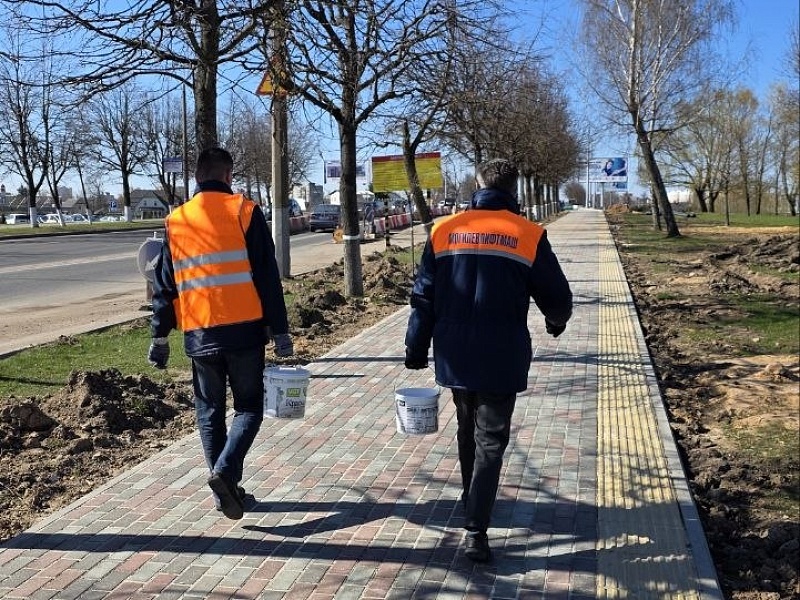 Хозяйский подход: коллектив ОАО «Могилевлифтмаш» благоустраивает заводскую территорию