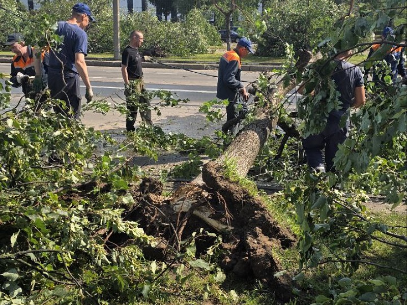 Лифтостроители борются с последствиями ночной стихии