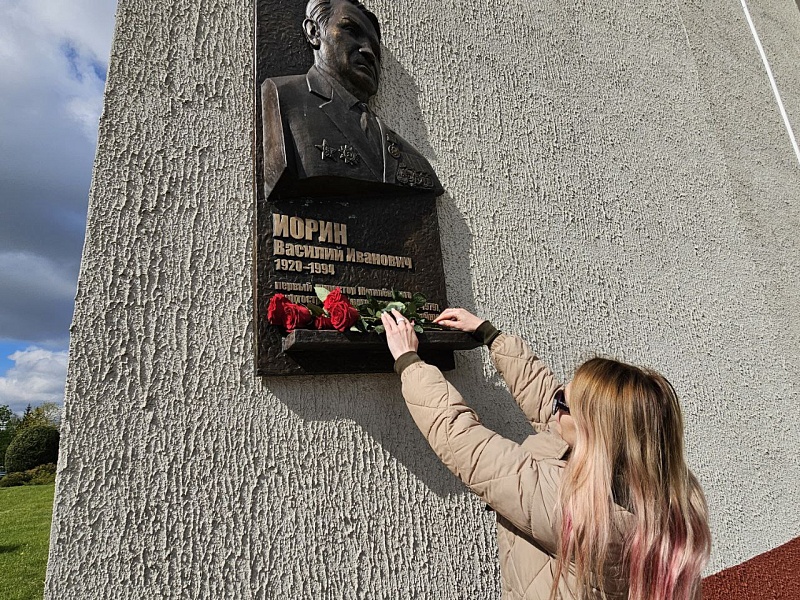 ПОМНИМ ГЕРОЕВ ИМЕНА...