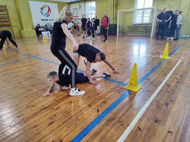 спортивный праздник «Мама, папа, я — спортивная семья»