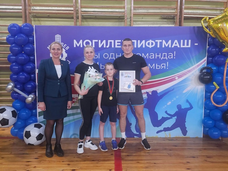 спортивный праздник «Мама, папа, я — спортивная семья»