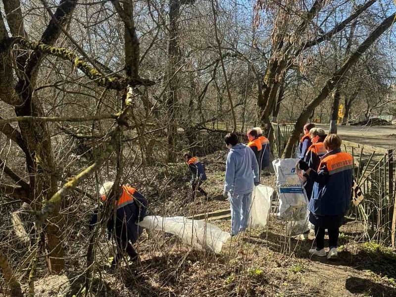 Лифтостроители на городском субботнике!