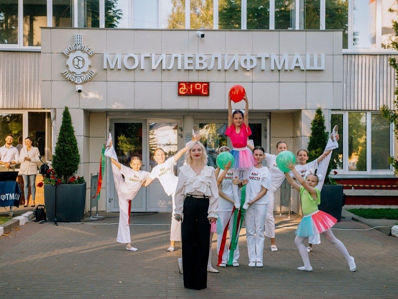 Священный долг и вечная память: лифтостроители провели акцию «Огонь доблести и памяти»