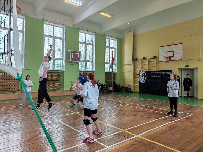 ЛИФТОСТРОИТЕЛИ НА ВОЛЕЙБОЛЬНОЙ ПЛОЩАДКЕ!