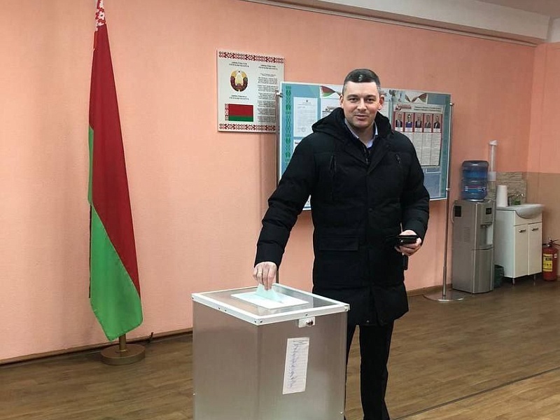 Работники ОАО "Могилевлифтмаш" голосуют на выборах Президента Республики Беларусь.