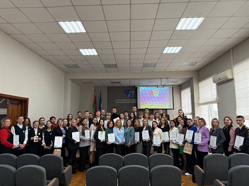 В авангарде молодежного движения