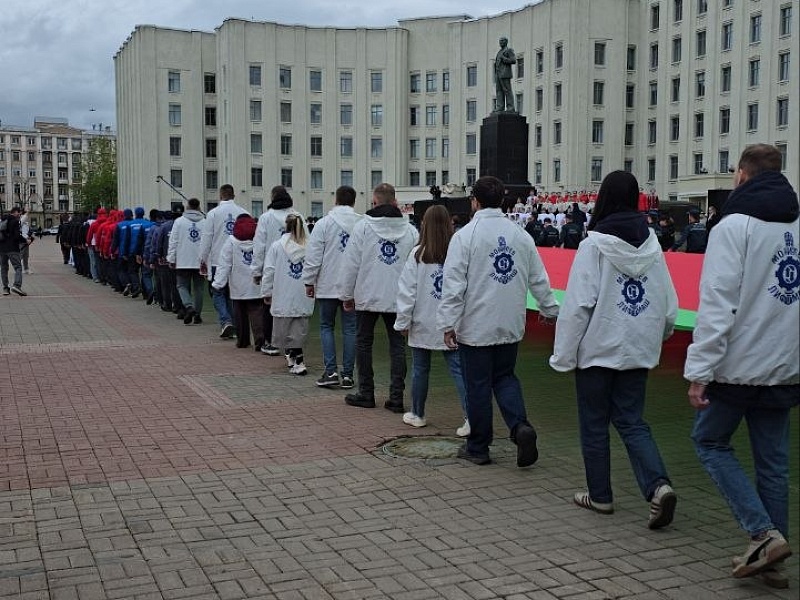 ПОД СИМВОЛАМИ ГОРДОСТИ И ЕДИНСТВА!