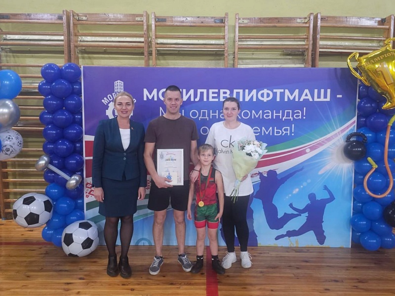 спортивный праздник «Мама, папа, я — спортивная семья»