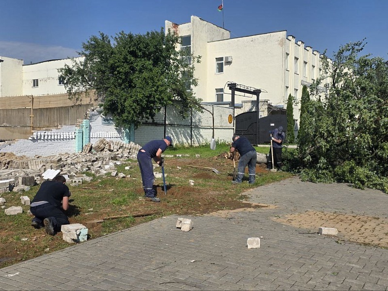 Лифтостроители борются с последствиями ночной стихии