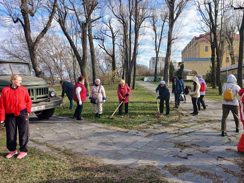 Лифтостроители на городском субботнике!