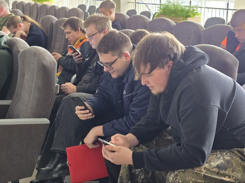 Знать свой Закон: на «Могилевлифтмаш» прошла встреча с молодежью в преддверии Дня Конституции