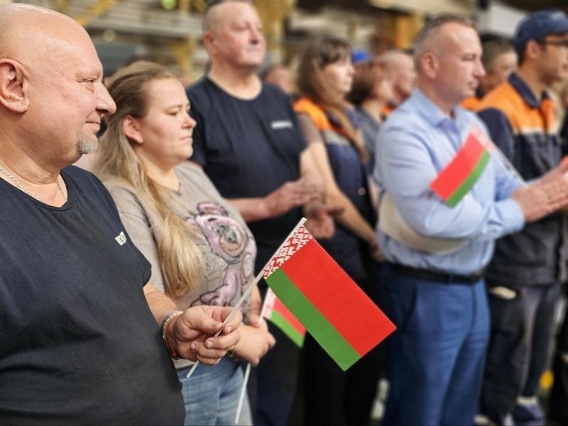 Сплочённость, гордость, единство: День нарлдного единства на Могилевлифтмаш
