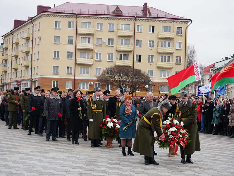Торжественное возложение цветов, посвященное Дню защитников Отечества и Вооруженных сил Республики Беларусь