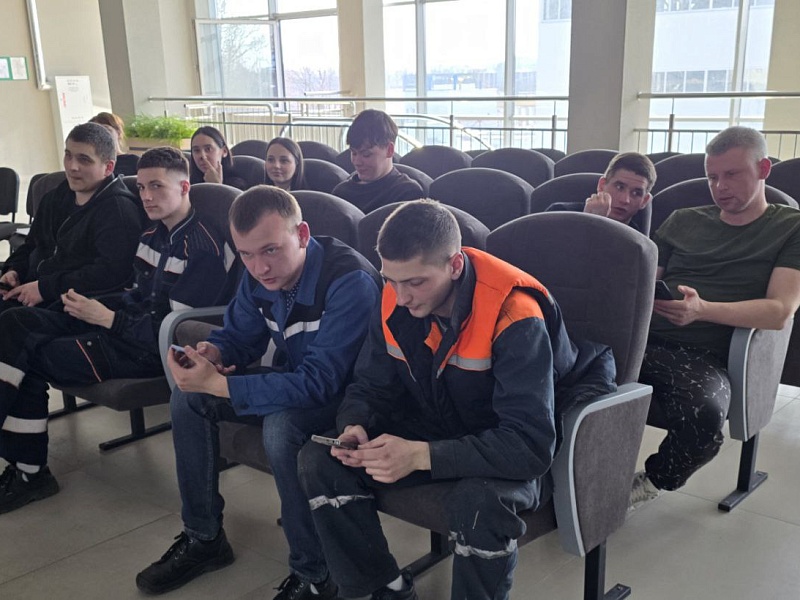 Знать свой Закон: на «Могилевлифтмаш» прошла встреча с молодежью в преддверии Дня Конституции