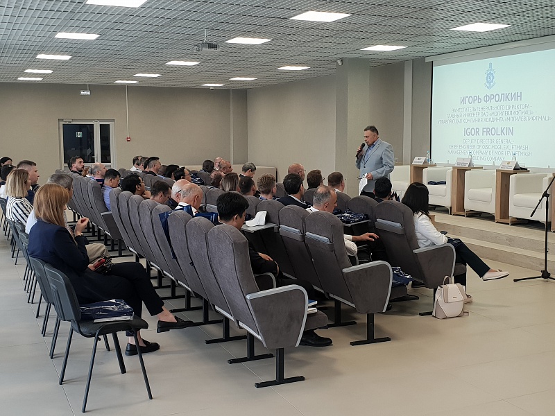 В рамках деловой программы, приуроченной к празднику "Александрия собирает друзей", наше предприятие посетила делегация дипломатов