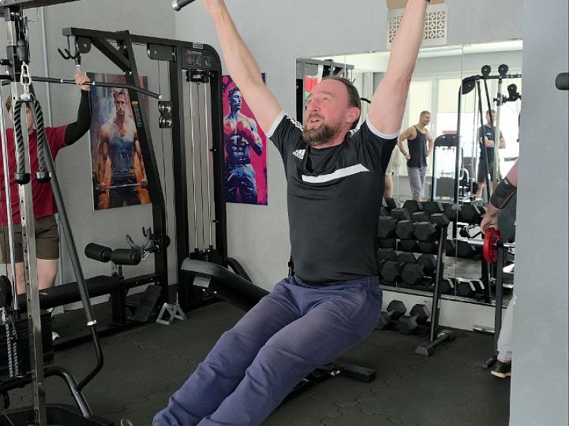 Железная сила воли: самый сильный лифтостроитель 