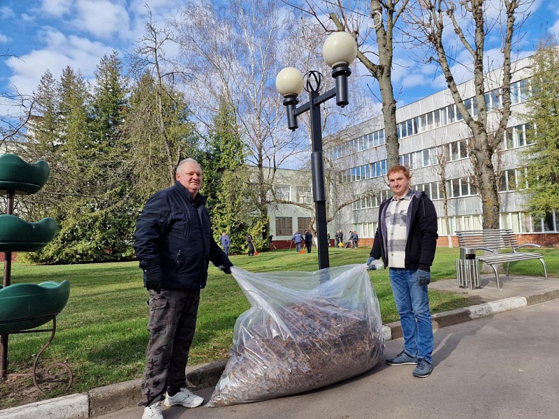 Лифтостроители на городском субботнике!