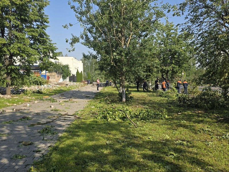 Лифтостроители борются с последствиями ночной стихии