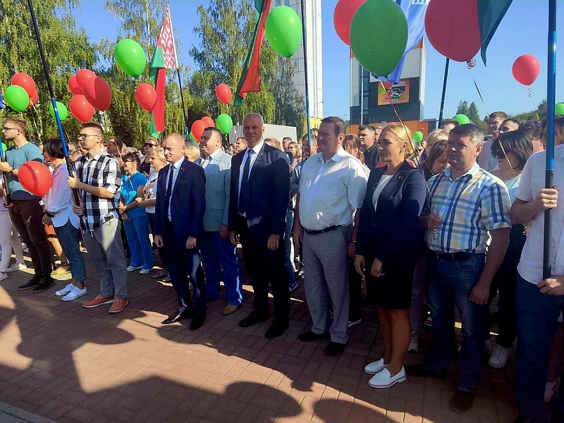 Единство в песнях и танцах: праздничный концерт для работников ОАО "Могилевлифтмаш"