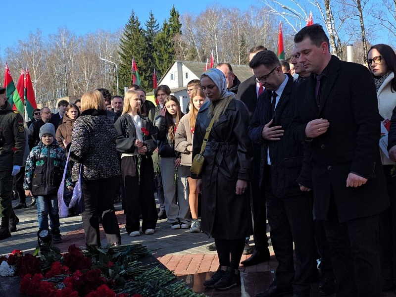 Неугосимая боль: цветы жертвам генацида белорусского народа 