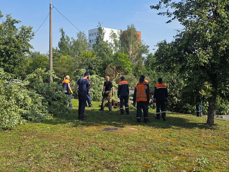 Лифтостроители борются с последствиями ночной стихии