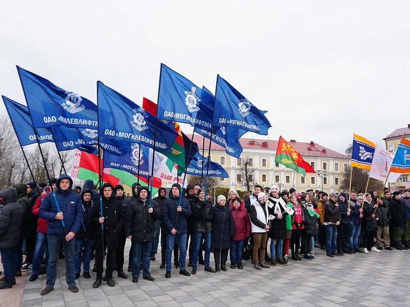 Торжественное возложение цветов, посвященное Дню защитников Отечества и Вооруженных сил Республики Беларусь