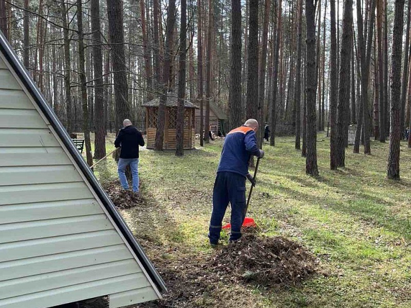 МОЛОДЕЖЬ МОГИЛЕВЛИФТМАШ БЛАГОУСТРАИВАЕТ БАЗУ ОТДЫХА В ЧЕЧЕВИЧАХ!