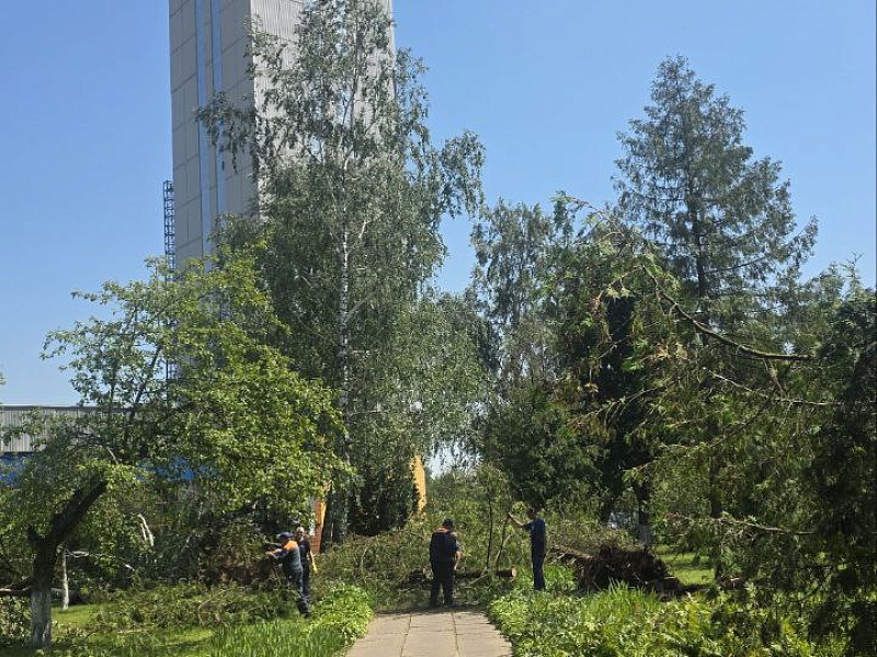 Лифтостроители борются с последствиями ночной стихии