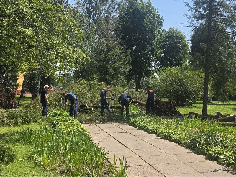 Лифтостроители борются с последствиями ночной стихии