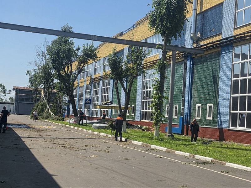 Лифтостроители борются с последствиями ночной стихии