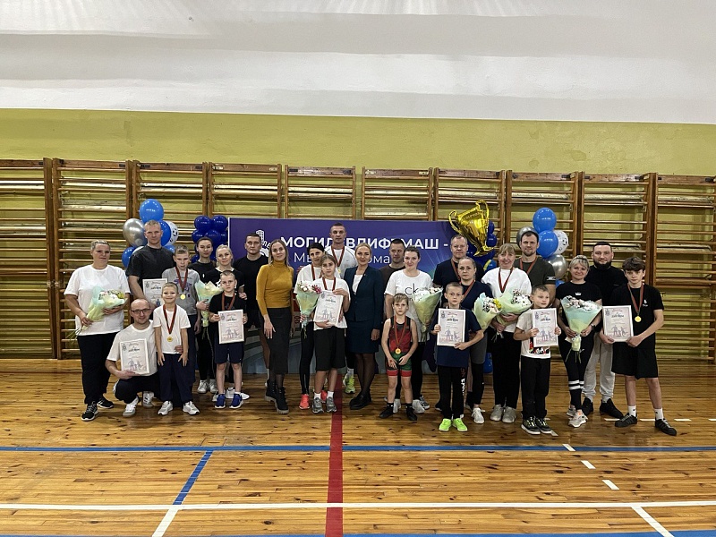 спортивный праздник «Мама, папа, я — спортивная семья»