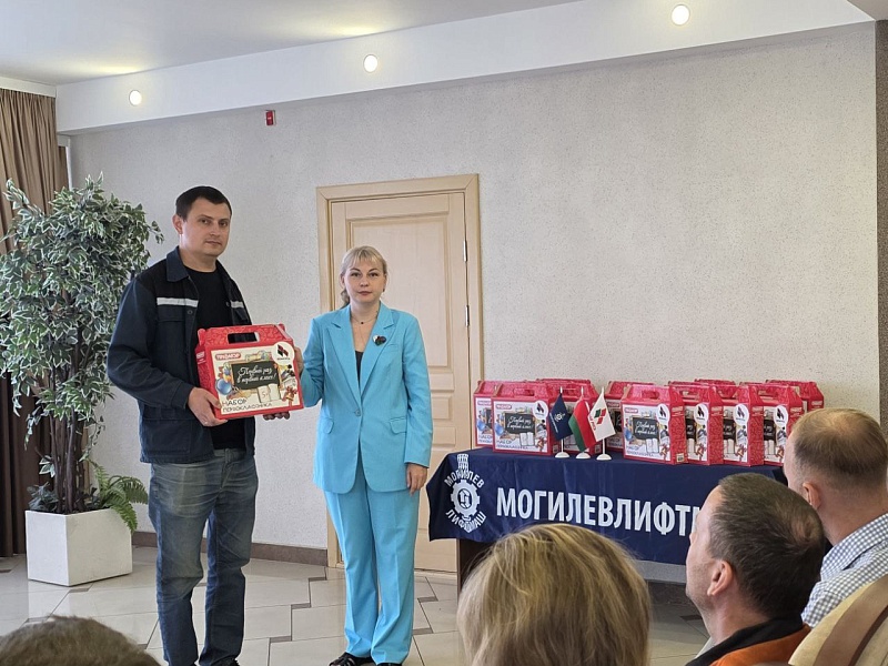 "В школу - с Белой Русью": Поздравления первоклассникам от "Могилевлифтмаш"!