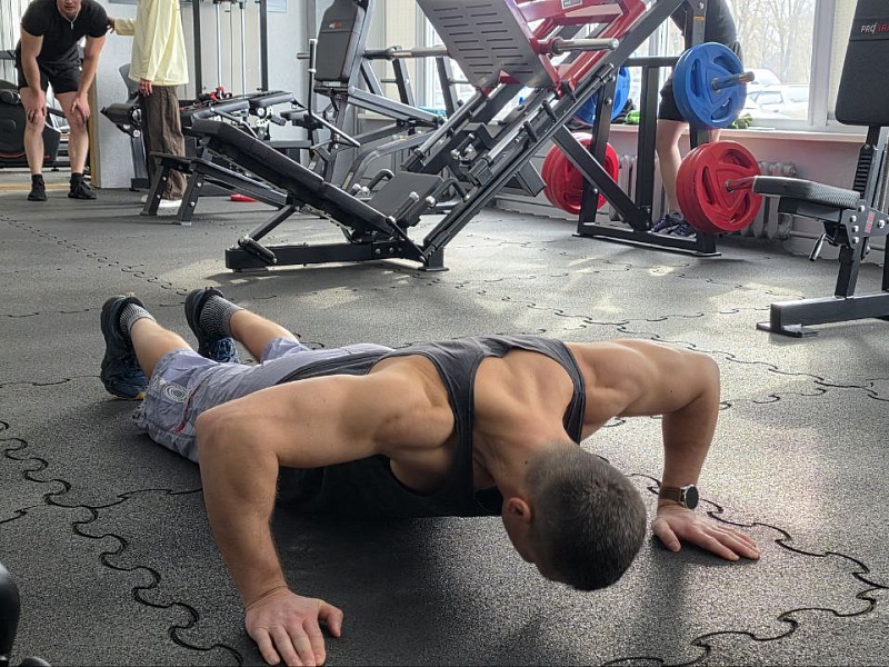 Железная сила воли: самый сильный лифтостроитель 