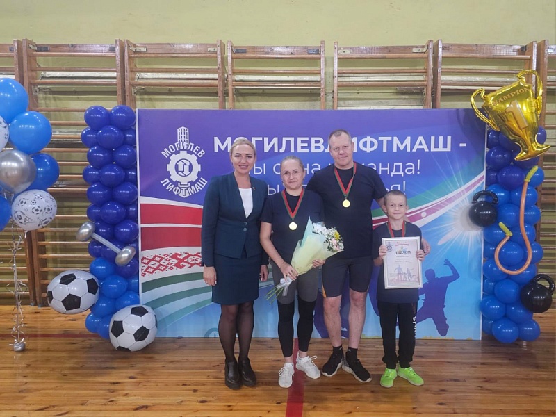 спортивный праздник «Мама, папа, я — спортивная семья»