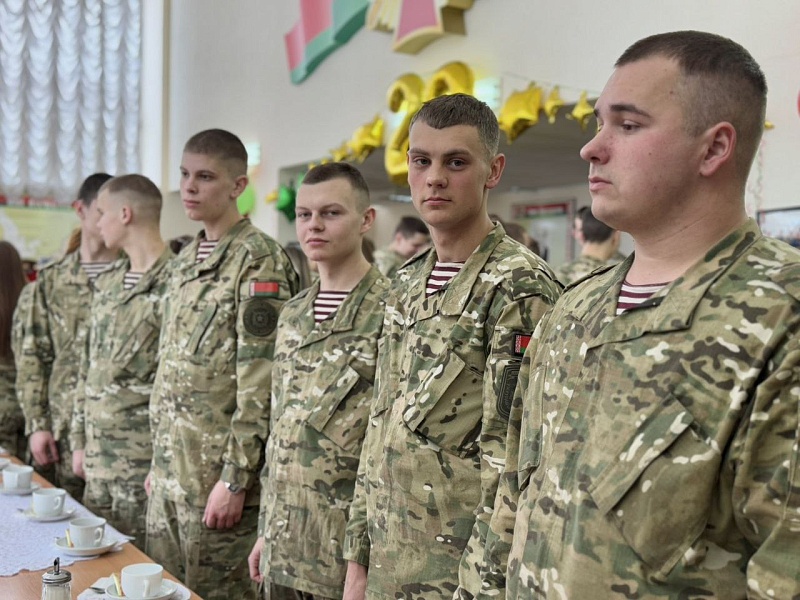 Акция Белорусского союза женщин "МАМИНЫ ПИРОГИ" согрела сердца военнослужащих