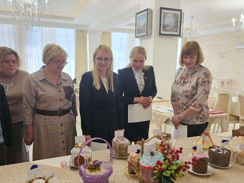 "Сохраняя традиции": Пасхальный смотр-конкурс куличей на "Могилевлифтмаш" объединил сердца