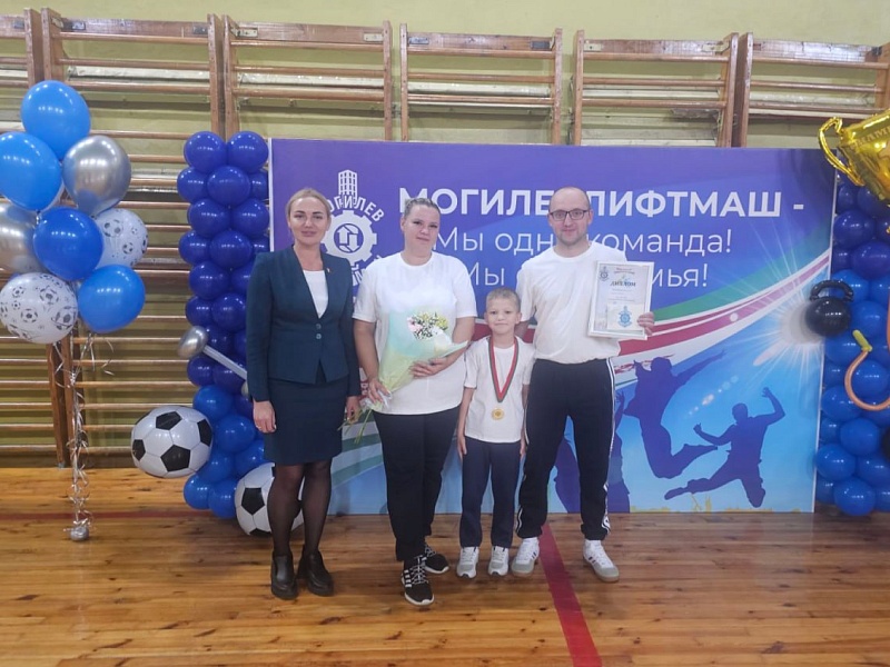 спортивный праздник «Мама, папа, я — спортивная семья»