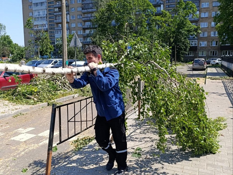 Лифтостроители борются с последствиями ночной стихии