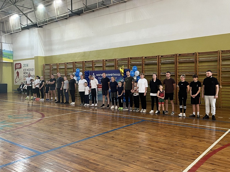 спортивный праздник «Мама, папа, я — спортивная семья»