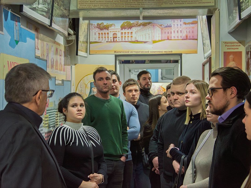 ЭКСКУРСИЯ В ИСТОРИЮ «ПОМНИМ ПРОШЛОЕ, ЖИВЕМ НАСТОЯЩИМ, ДУМАЕМ О БУДУЩЕМ»: Молодежь "Могилевлифтмаш" в "Спадчыне роднага краю"
